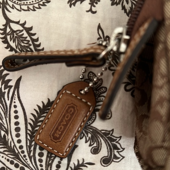 Coach small pouch. - Picture 4 of 8
